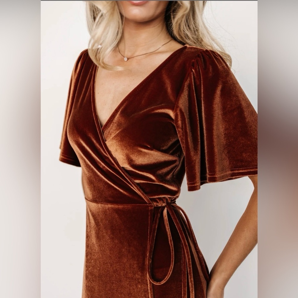 Baltic Born Meghan Velvet Wrap Maxi Dress
Spice Color Size 3XL - Picture 2 of 7